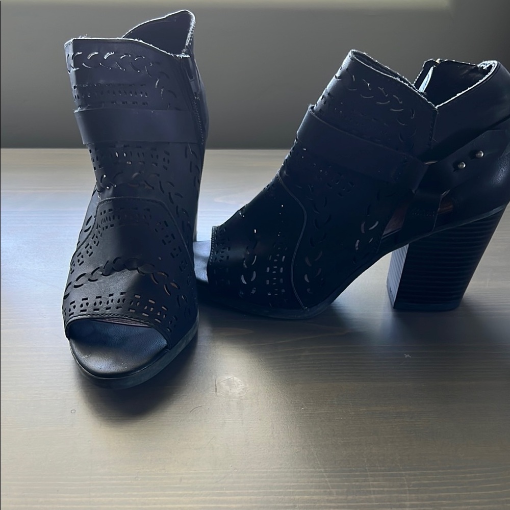 Elegant Black Women's Heeled Sandals